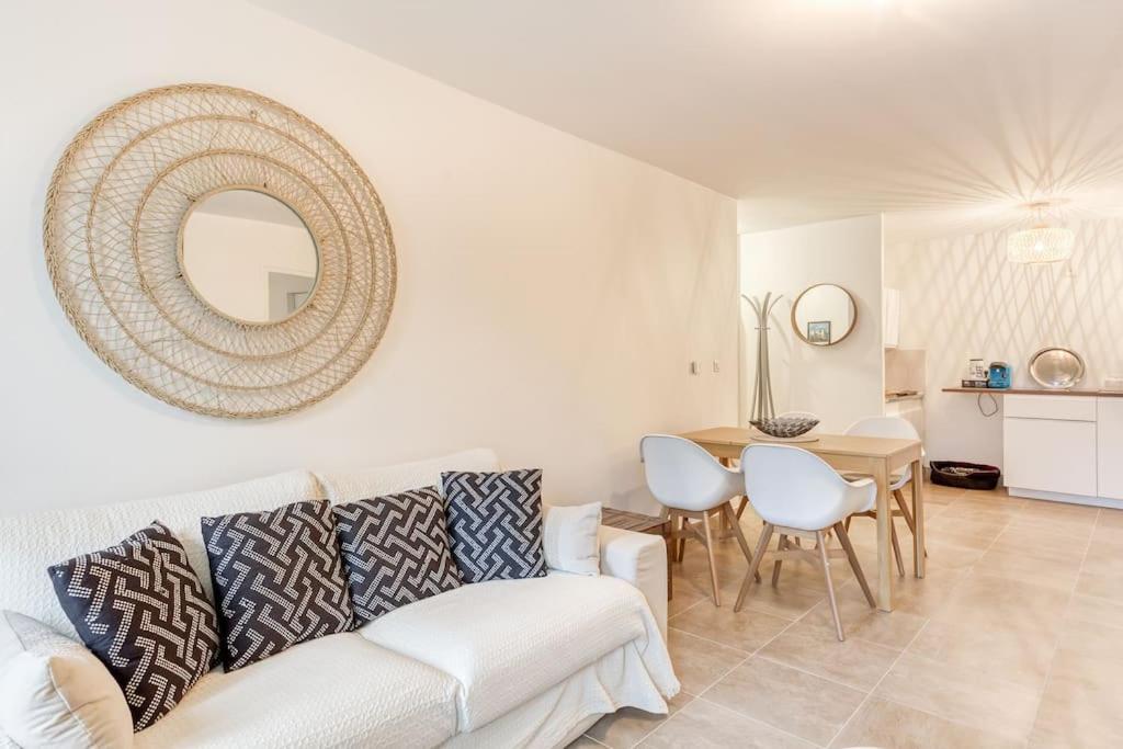 Le Cocon De Chevreuse - Appartement 3 Etoiles Сен-Реми-ле-Шеврёз Экстерьер фото
