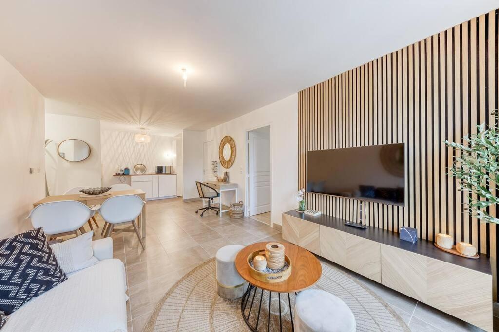 Le Cocon De Chevreuse - Appartement 3 Etoiles Сен-Реми-ле-Шеврёз Экстерьер фото